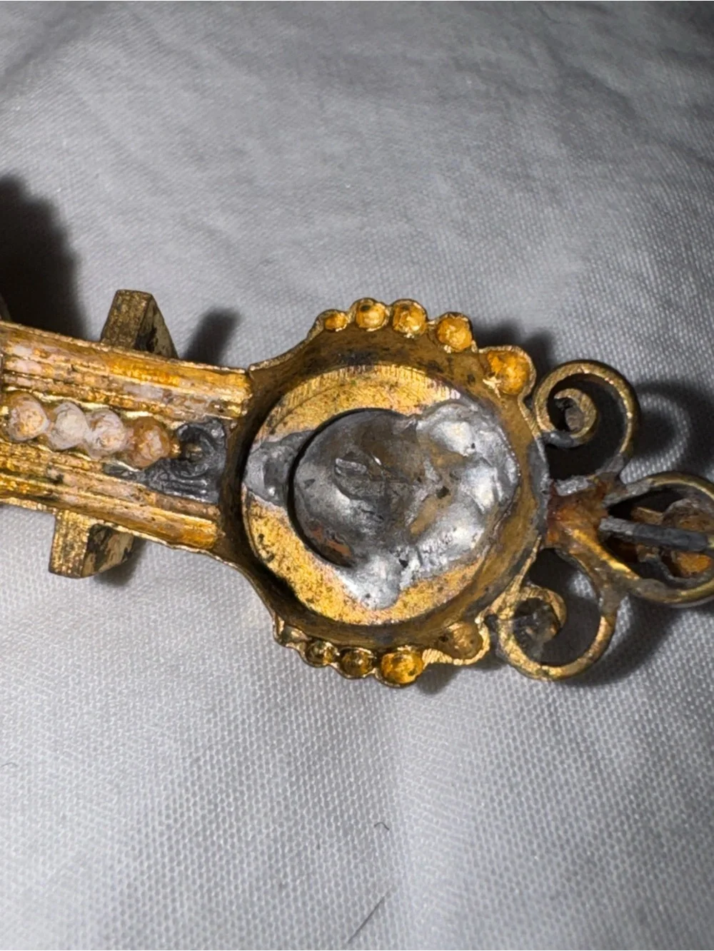 Fits all Criteria for (1837–1901) Victorian Gold-Tone Decorative Bar Brooch